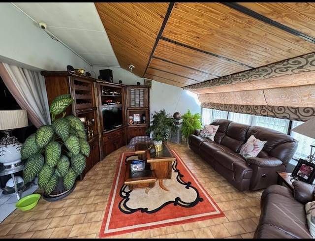 4 BEDROOM HOUSE FOR SALE IN ESTHER PARK